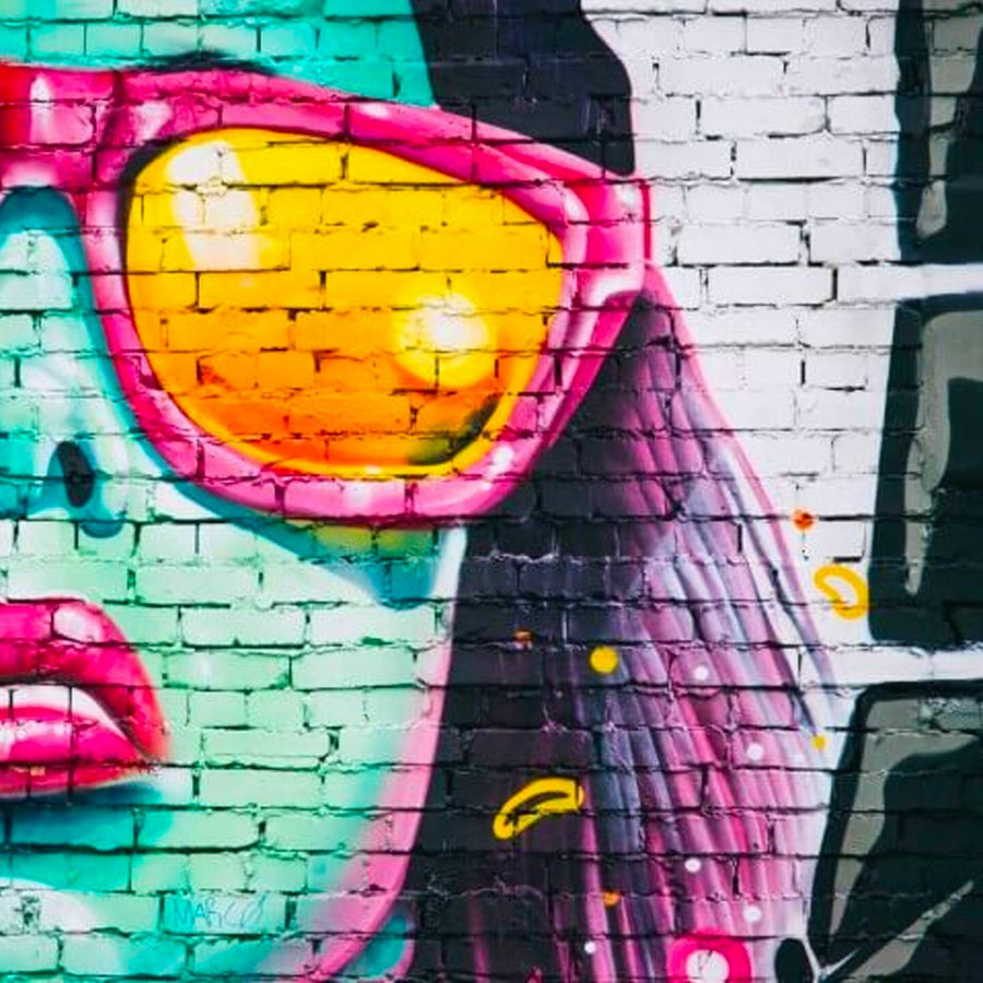 Papier peint Uva art mural fille à lunettes
