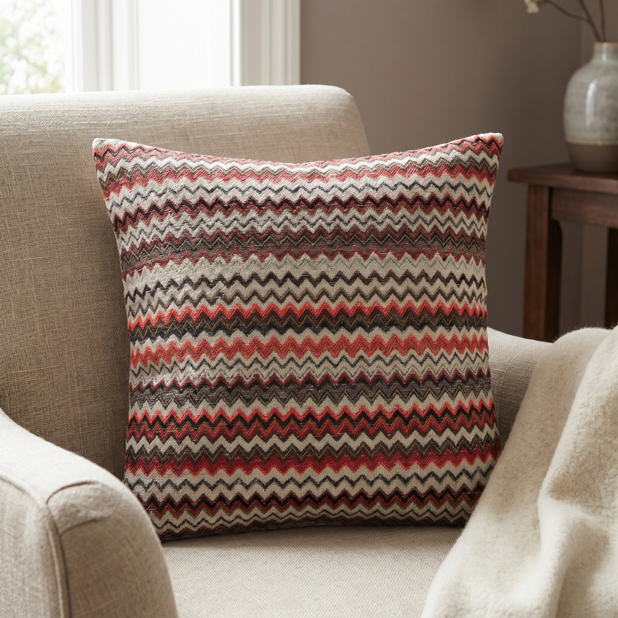Coussin décoratif à bandes zigzag ethniques