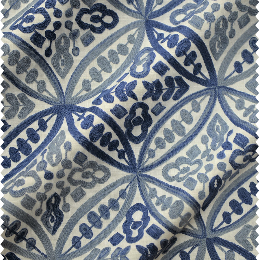 Tissu à rideaux et d'ameublement géométrique brodé aux tons bleus