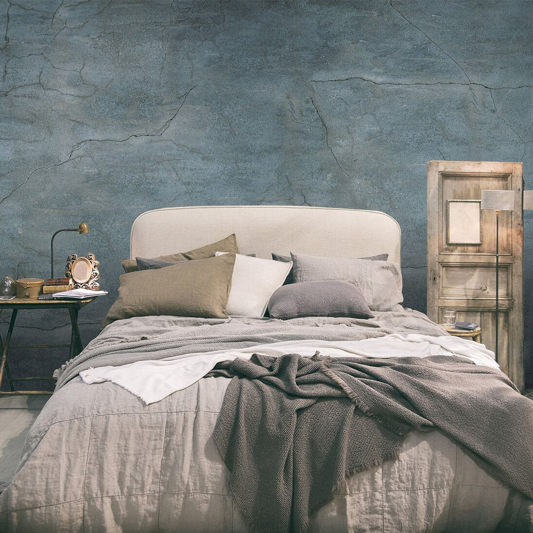 Papier peint motif mur craquelé bleu marine et bleu