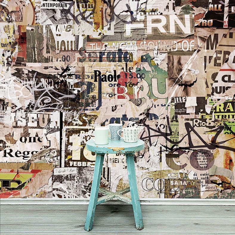 Papier peint chambre d'adolescent inscriptions anciennes estompées