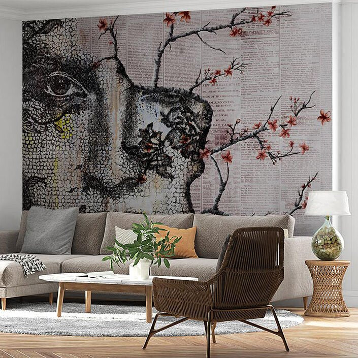 Papier peint visage et fleurs de sakura sur mur craquelé
