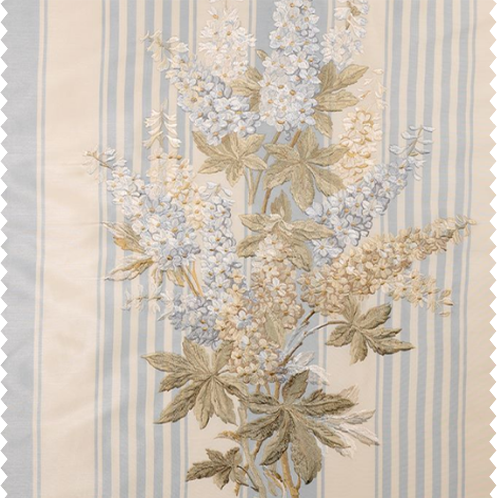 Tissu d'ameublement brodé sur fond satiné rayé