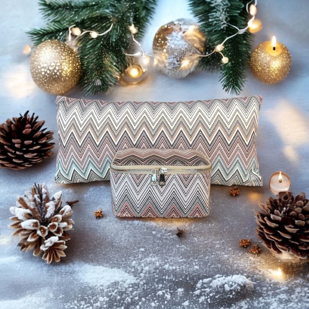 Coussin et sac à motif zigzag