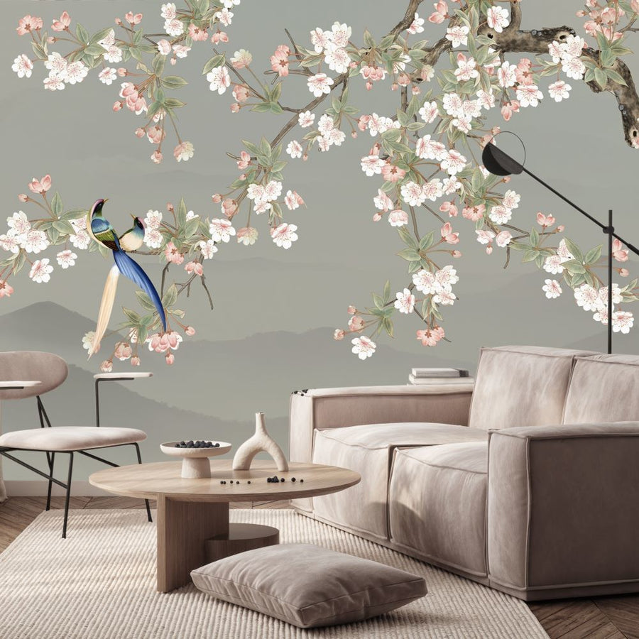 Pembe çiçekli dallar ve renkli kuşlar desenli salon duvar kağıdı