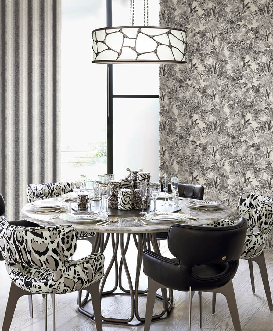 Papier peint Roberto Cavalli léopard parmi les feuillages