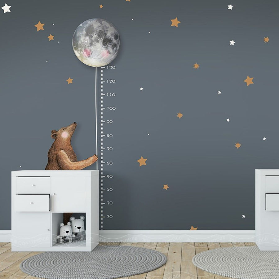 Papier peint ourson montant à la lune par une échelle