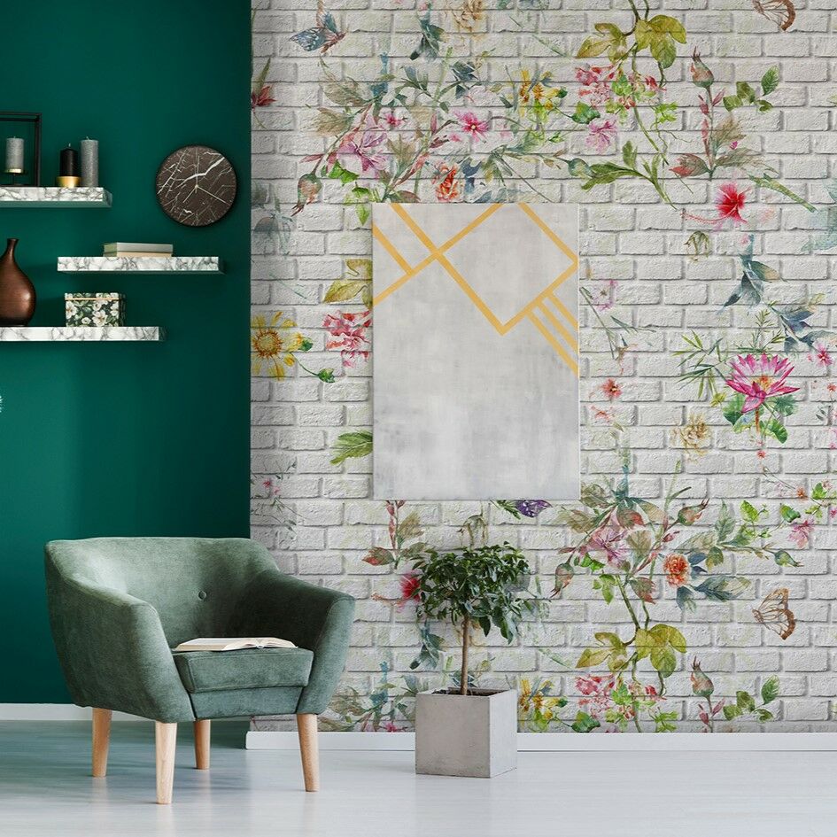 Papier peint fleurs sur un mur de pierre