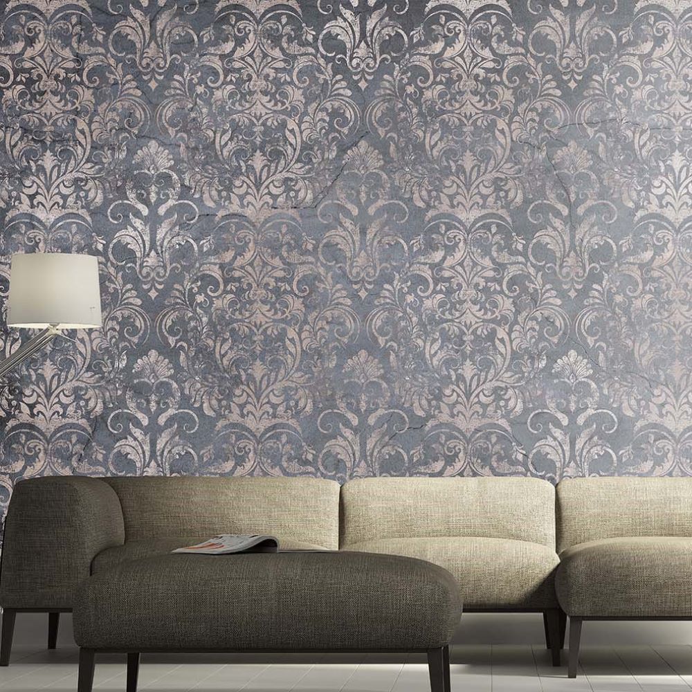 Papier peint motif cachemire sur mur craquelé anthracite