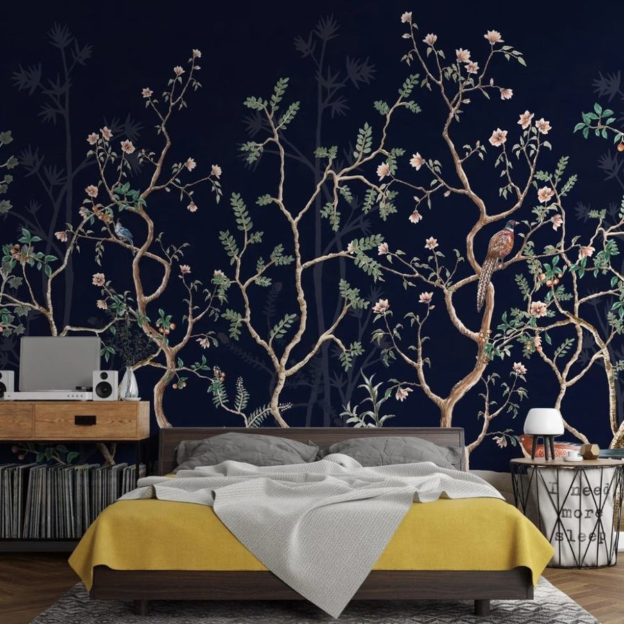 Papier peint oiseaux et fleurs sur fond bleu marine