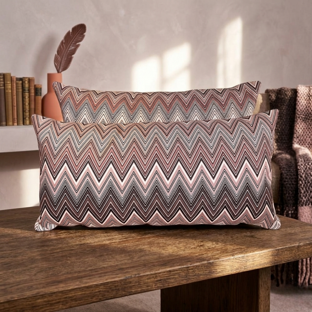 Coussin de dos à motif zigzag aux tons prune