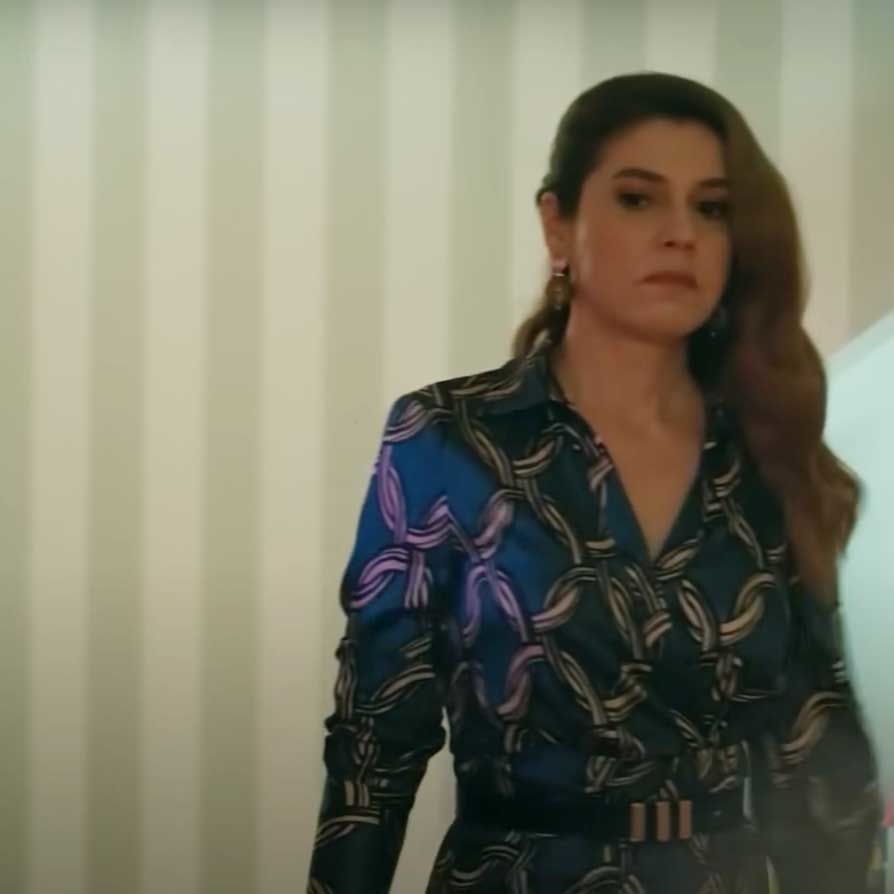 Papier peint à rayures de la chambre de Damla Yılmaz (Gülizar Nisa Uray), série Çöp Adam
